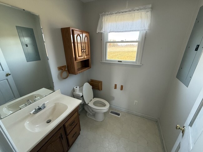 Building Photo - 595 E 700 N