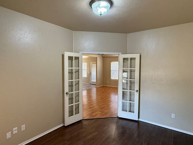 Building Photo - Great 3 Bed 2 Bath With Study In Edmond