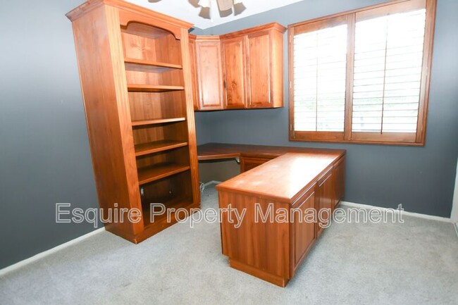 Building Photo - 508 Via Marquesa