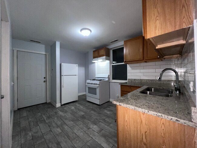 Building Photo - 1119 W 72nd St