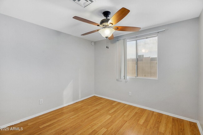 Building Photo - 1511 W Mesquite St