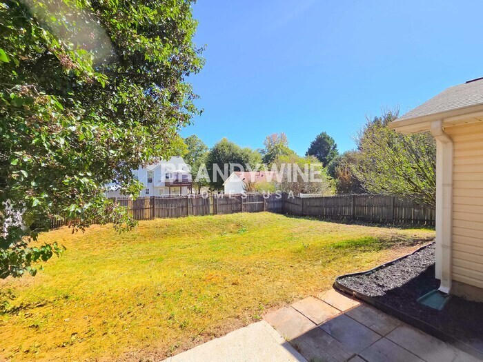 Building Photo - 2050 Tudor Dr