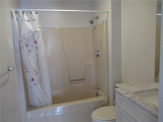 Building Photo - 40 Waterview Dr