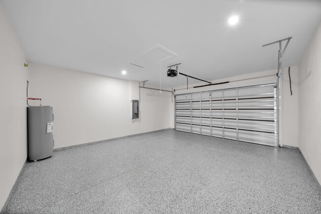 Building Photo - 1142 NE 37th St