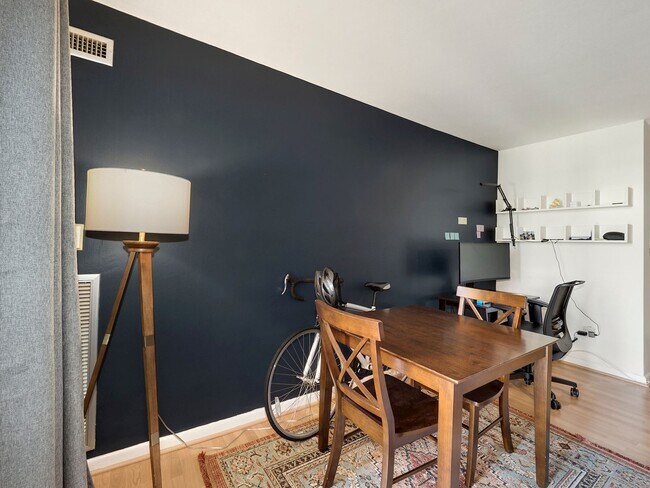 Building Photo - 950 25th St NW