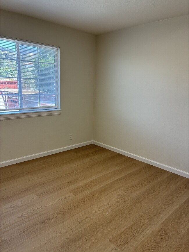 Building Photo - 1778 Oriole Ave