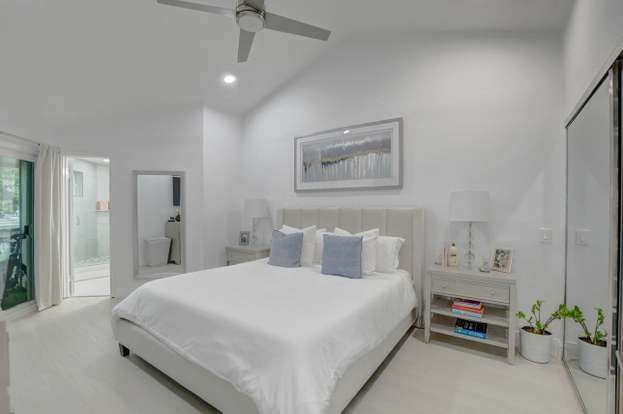 Building Photo - 6553 Via Regina