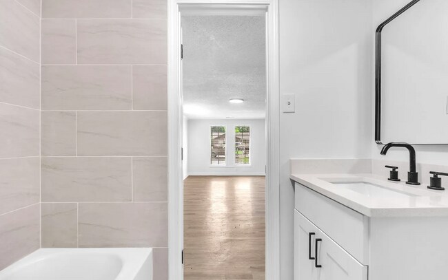 Building Photo - 2919 Normandy Dr