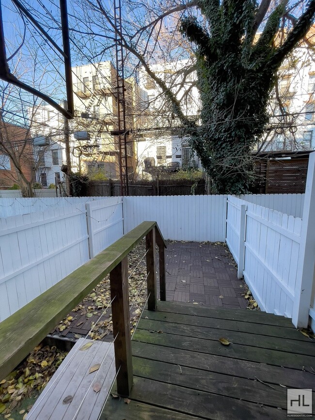 Building Photo - Carrol Gardens / Amazing Spacious 2-Bed 1-...