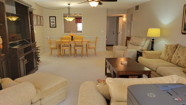 Building Photo - Annual turnkey furnished ground floor cond...