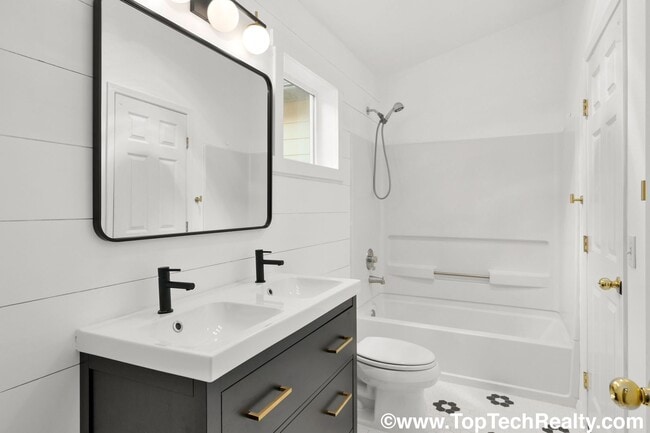 Building Photo - Charming 3 BD 2 BA Townhome Located in Hillsboro's Briarcreek Community | Recently Updated! | Mai...