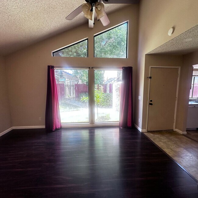 Building Photo - Must See! 2-bedroom, 2-bath single-story c...