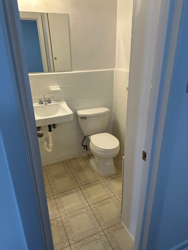 Building Photo - 301 Avondale St