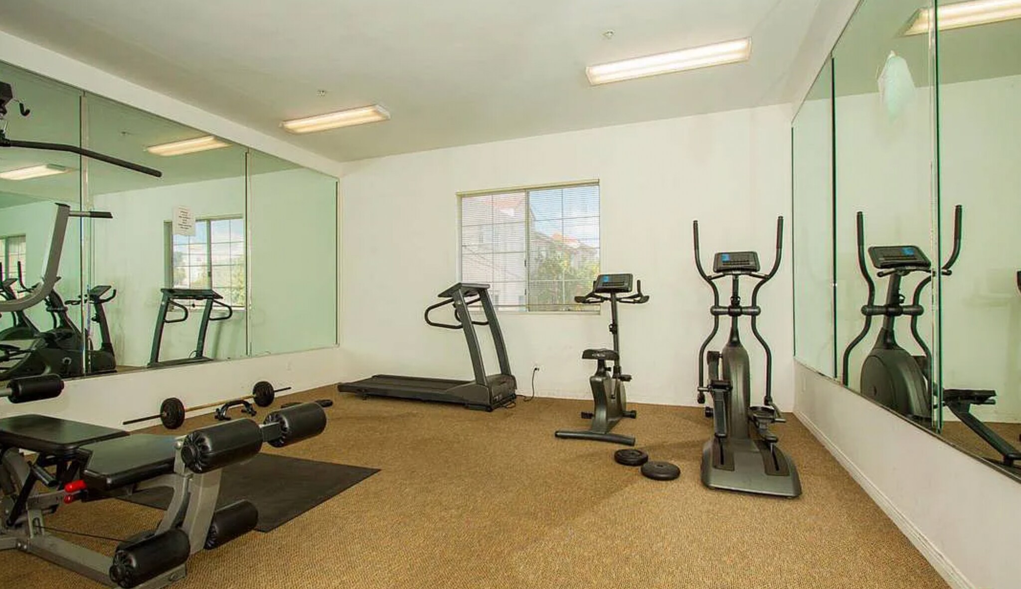 Building Photo - 7033 La Tijera Blvd