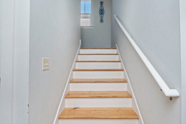 Building Photo - 87 Barracuda St