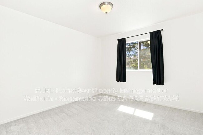 Building Photo - 2224 Glacier Dr