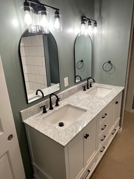 Double-sink vanity - 211 Sumac St