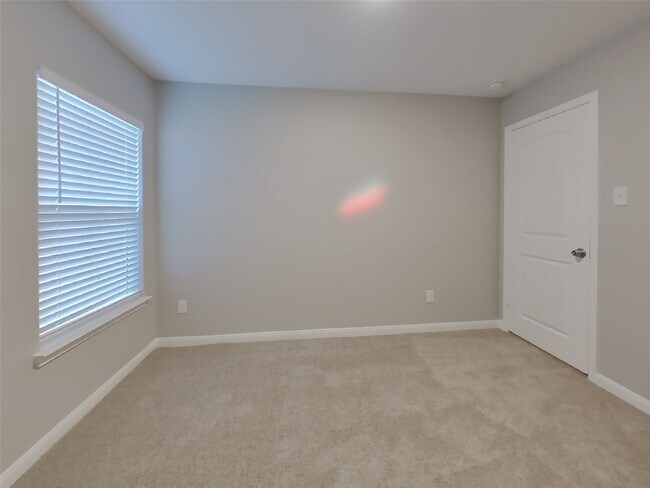Building Photo - 23048 Shakespeare Dr