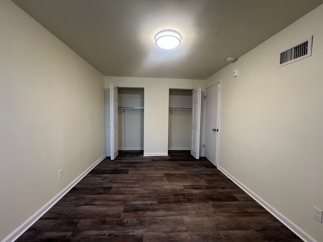 Building Photo - Updated 2BR Apartment Now Showing!