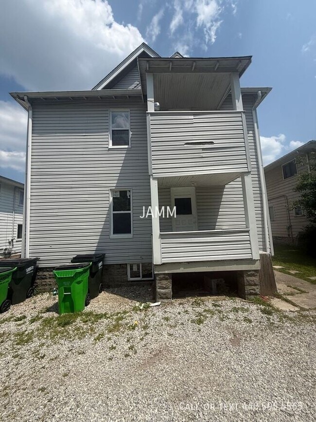 Building Photo - 1588 S Green Rd