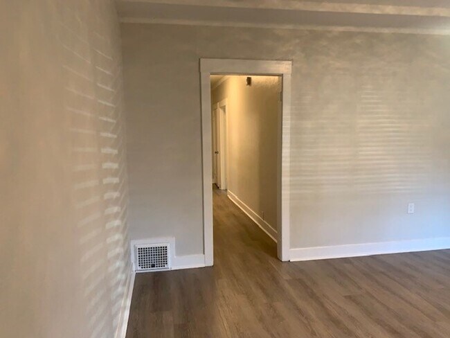 Building Photo - 3-Bed/1-Bath Plus Bonus Room That Can Be Used as 4th Bedroom. Walk to Santa Clara University! Ava...