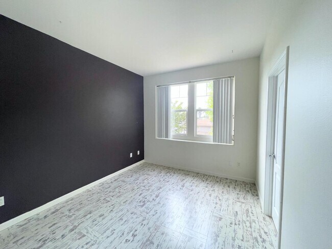 Building Photo - 1046 Strawberry Creek St