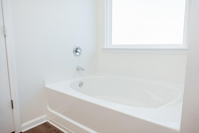 Building Photo - 4624 Plover Dr