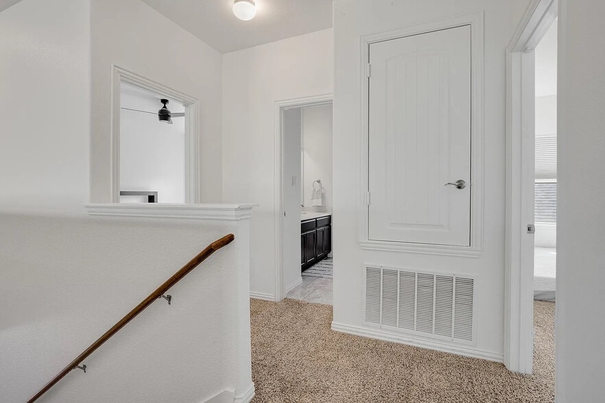 Building Photo - Room in House on Rancho Verde Dr