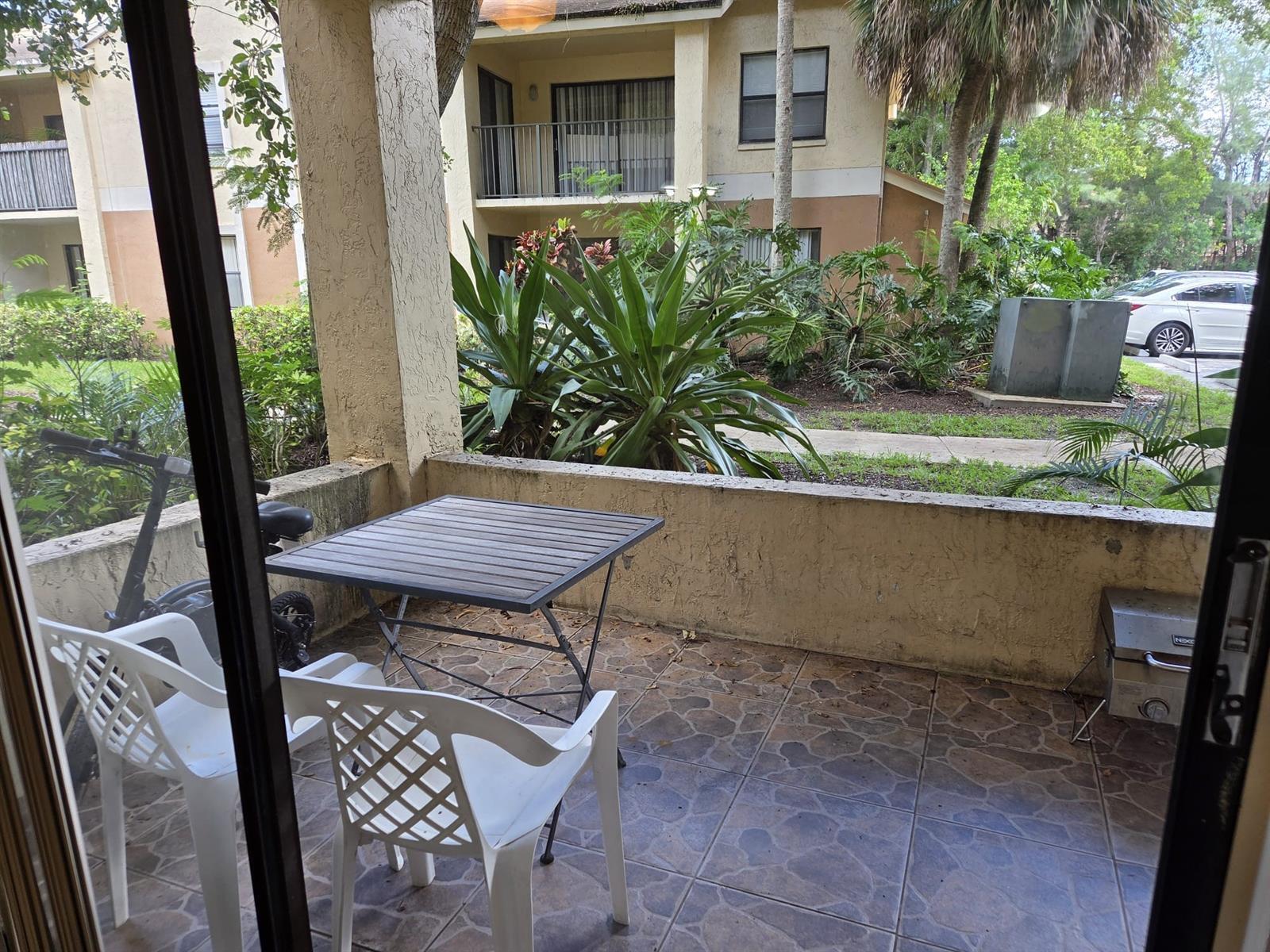 Building Photo - 9999 Summerbreeze Dr