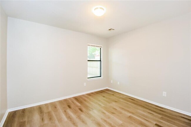 Building Photo - 4008 Beachcomber Dr