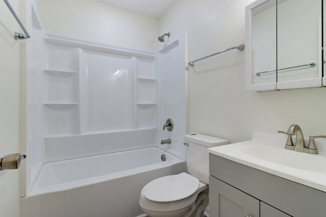 Building Photo - Spacious & Updated 3BR/2BA – North Charleston Living at Its Best