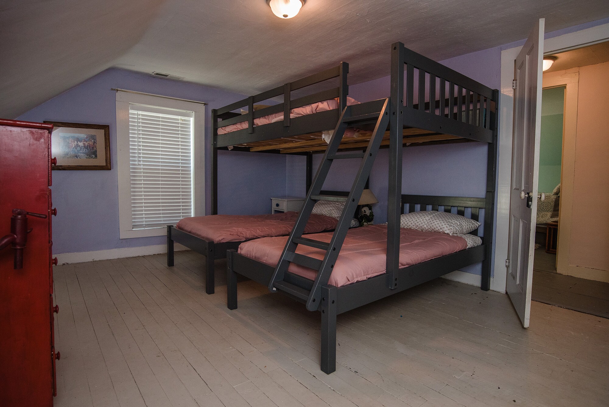 Triple bunk!!! - 5277 Main St