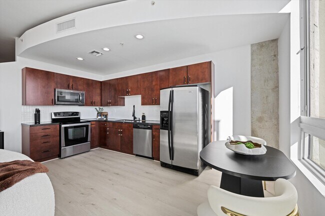 Building Photo - 300 S Australian Ave