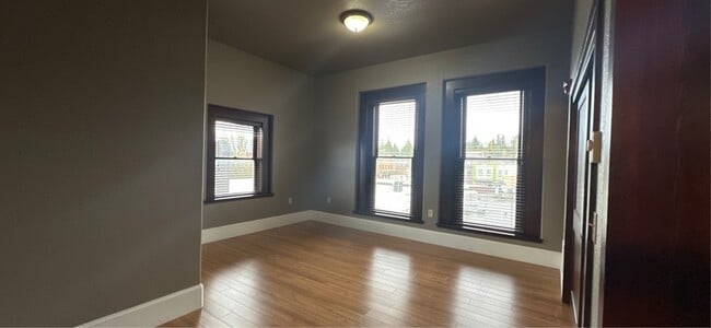 Building Photo - 201 E Main St