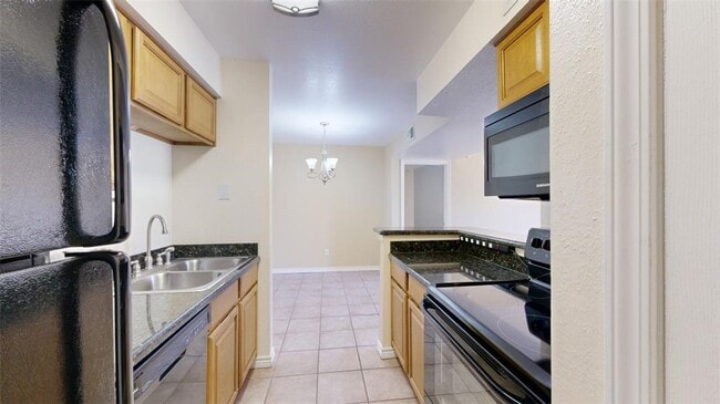 Building Photo - 904 University Oaks Blvd