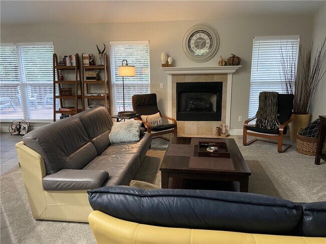 Building Photo - 15 Rillington Dr