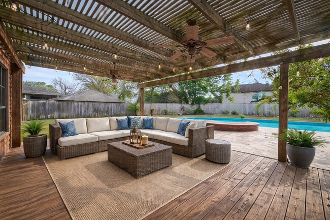 Building Photo - 3204 Farmers Field