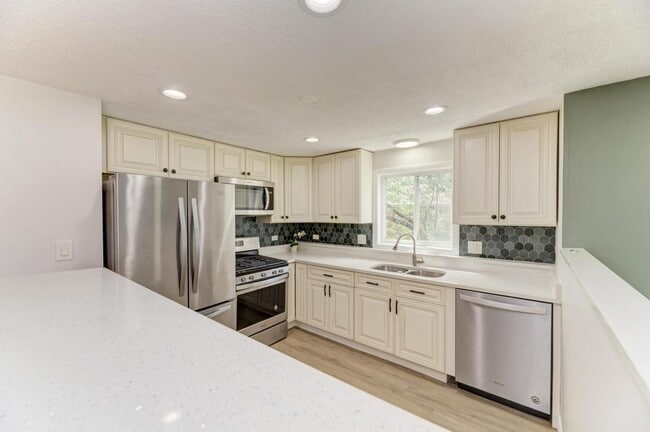 Building Photo - 1549 Revere Cir