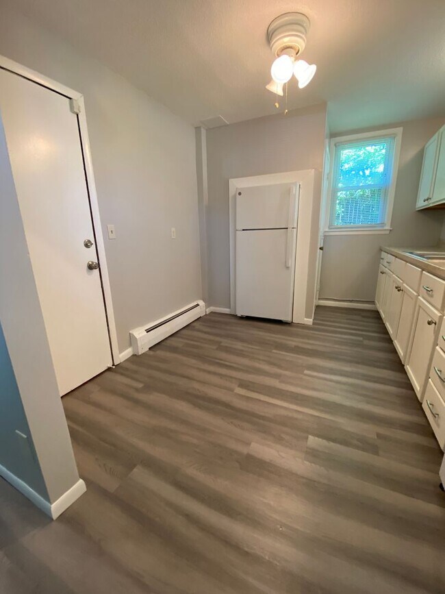 Building Photo - 2-Bed 1-Bath Unit Available Now in Brooklyn Park!