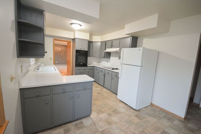 Building Photo - 619 2nd St NW