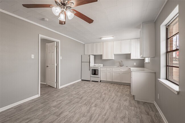 Building Photo - 2809 Sam Houston Ave