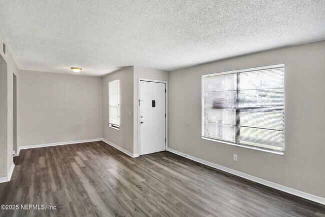 Building Photo - 473 Bentwood Ln