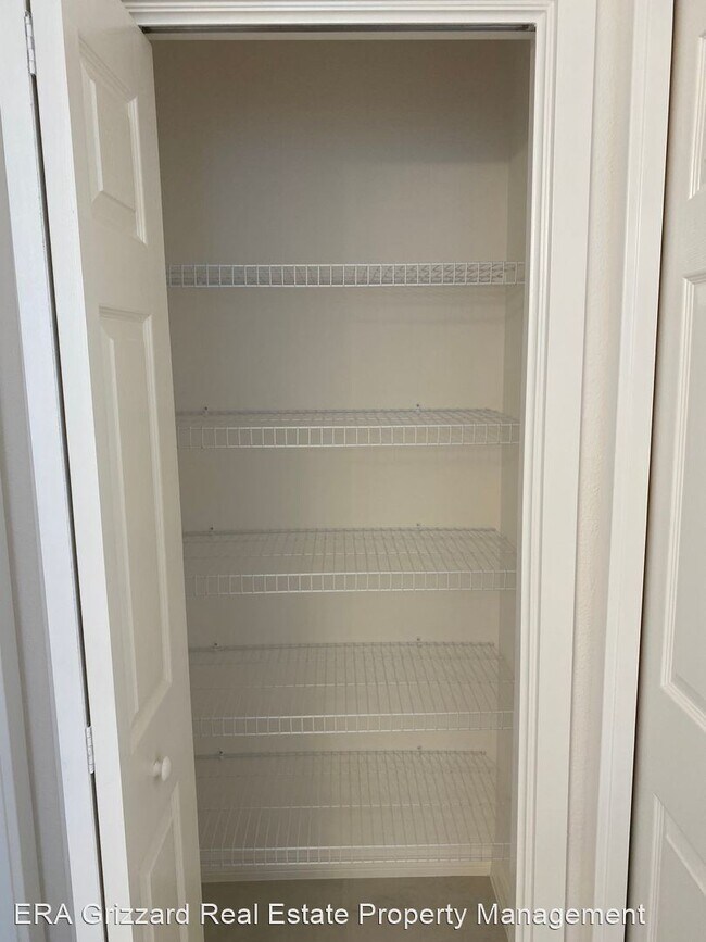 Building Photo - 3 br, 2 bath House - 6187 Danielson loop