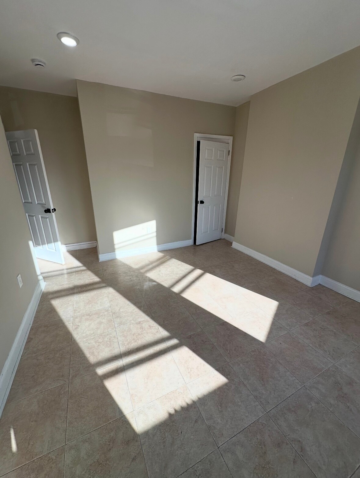 Room 1 - 265 N 7th St
