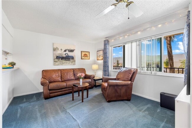 Building Photo - 2525 W Bay Dr