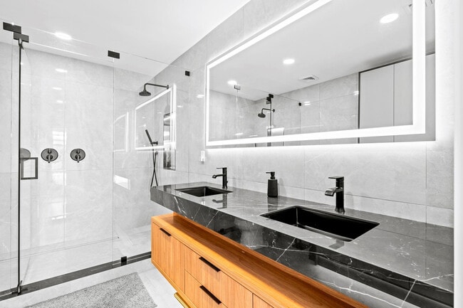 Building Photo - 1725 NE 23rd Ave