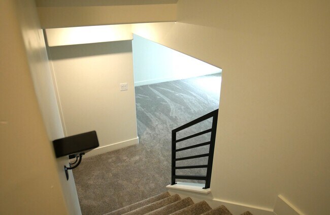 Building Photo - 421 E 200 N