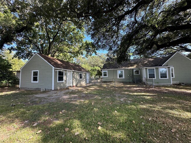 Building Photo - 1036 Hathaway St