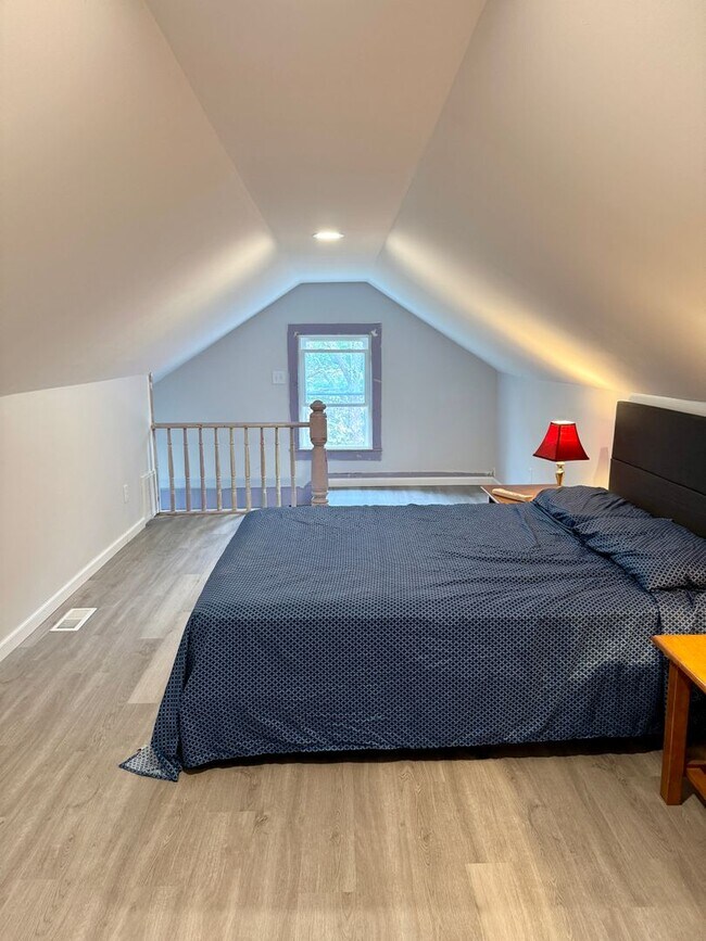 Building Photo - Charming Home in Pembroke with Yard & Storage