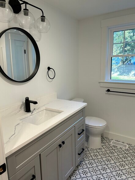 Building Photo - 189 Colonial Dr